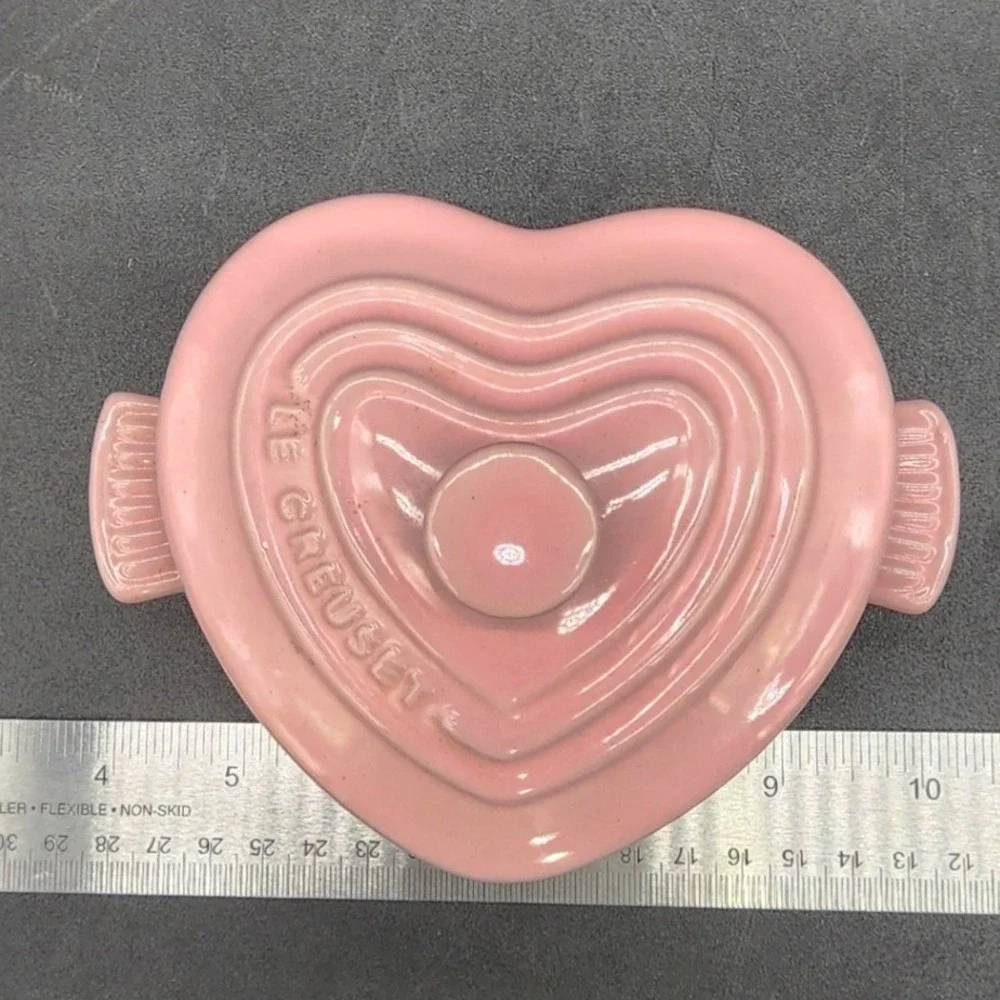 Le Creuset 4in Pink Heart Cocotte Mini Ramekin Stoneware Lidded Dish Valentines